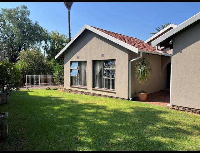 3 BEDROOM FREEHOLD FOR SALE IN BRACKENHURST